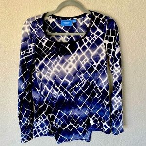 Vera Wang nearly new blouse slight asymmetrical hem in front loose fit.